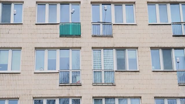 Купить робот для мойки окон в организацию.